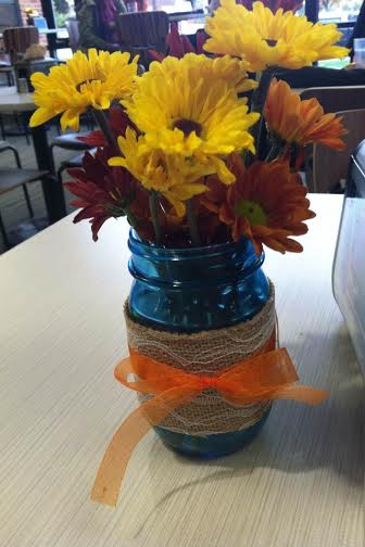 Flower vases decorated the tables in Phelps for Homecoming weekend!