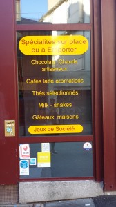 Seeing the same words on signs is one way of learning them--"sur place" means you sit down and have your food. "à emporter" means "to go."